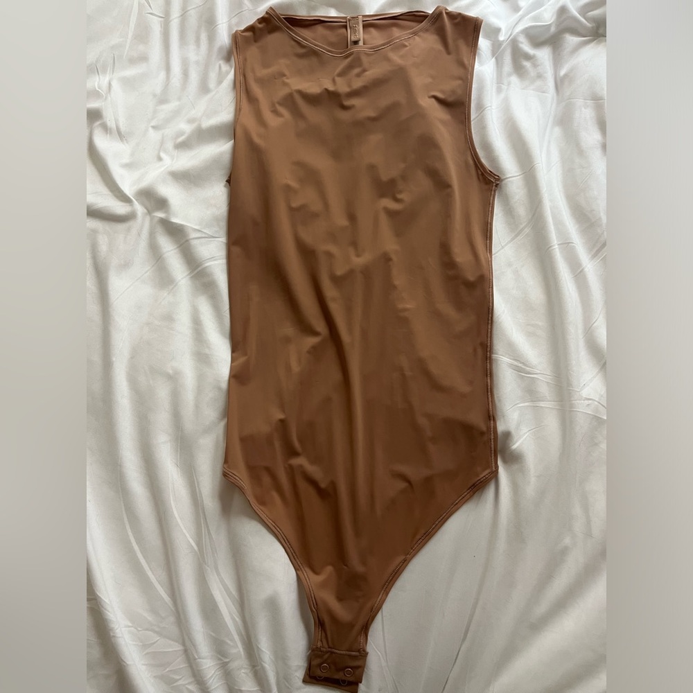 Skims nude bodysuit!!